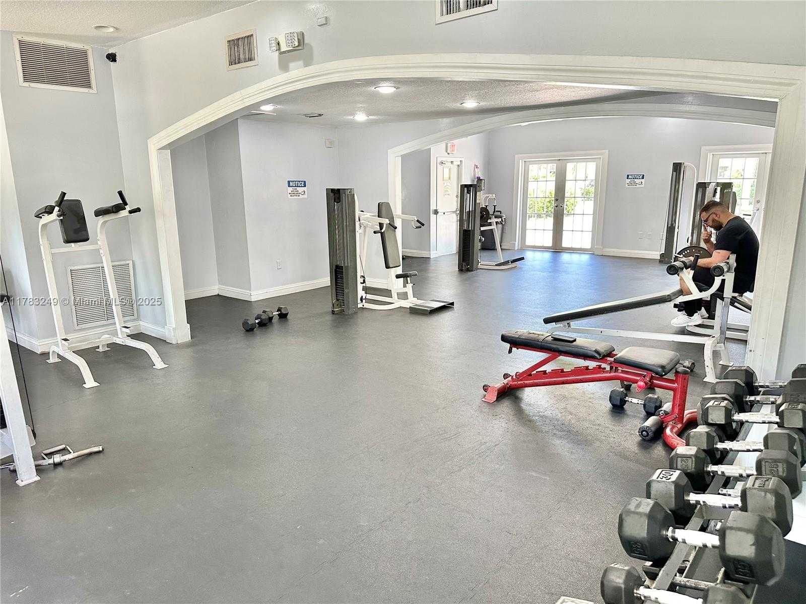 Small Image of 8373 LAKE DR #502, Doral Number 29