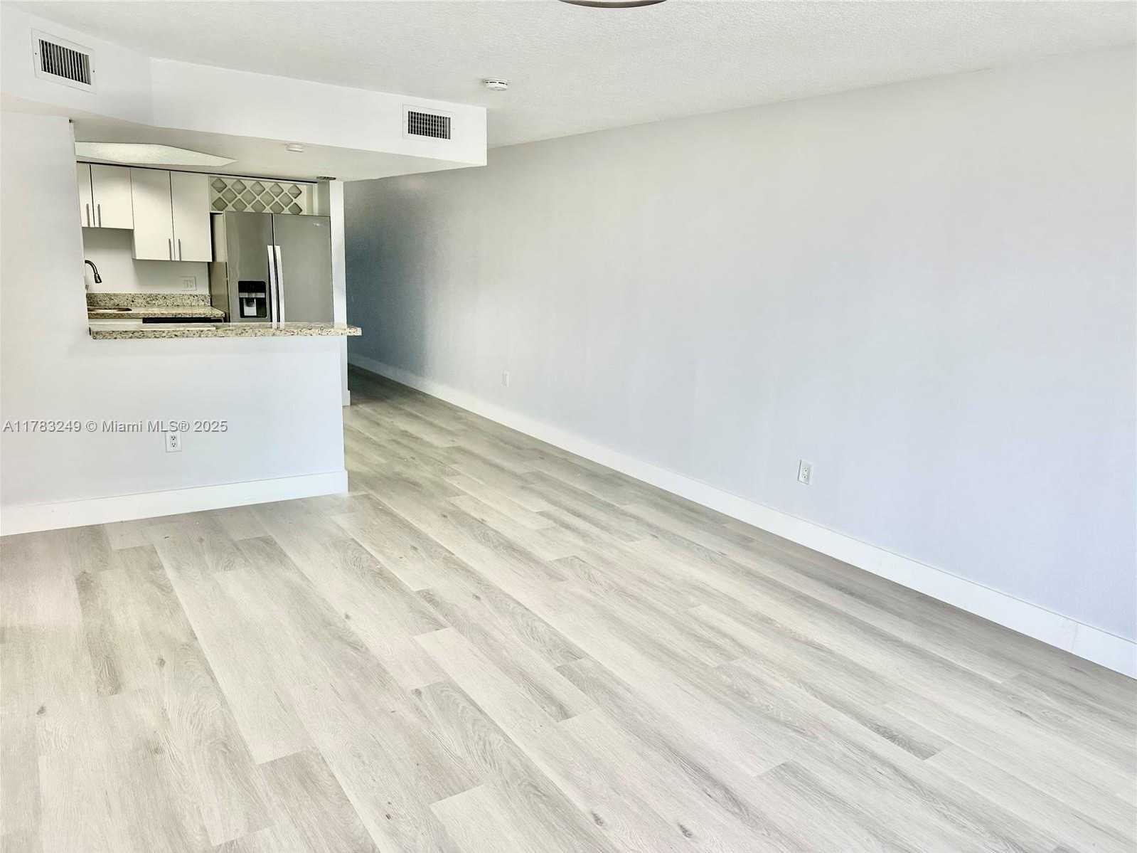 Small Image of 8373 LAKE DR #502, Doral Number 3