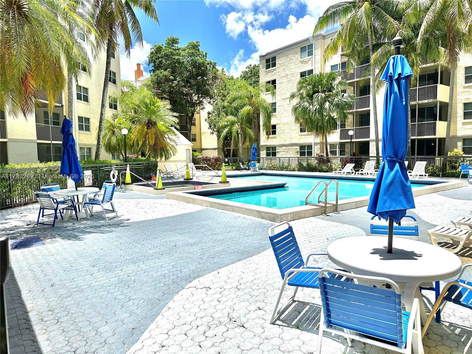 Small Image of 8373 LAKE DR #502, Doral Number 32