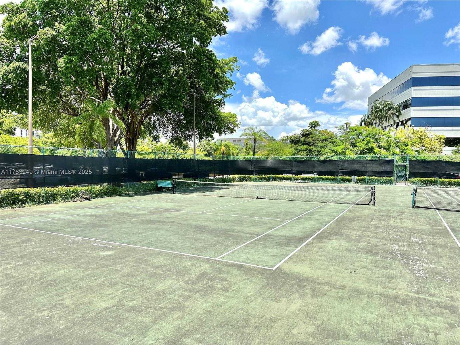 Small Image of 8373 LAKE DR #502, Doral Number 35
