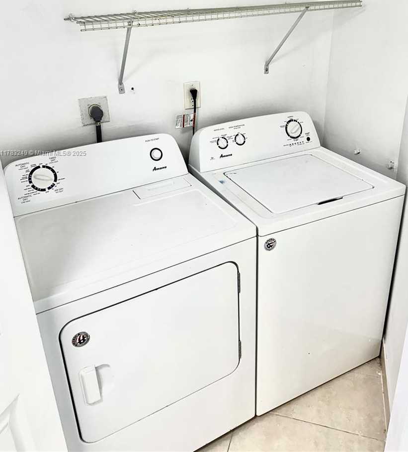 Small Image of 8373 LAKE DR #502, Doral Number 7