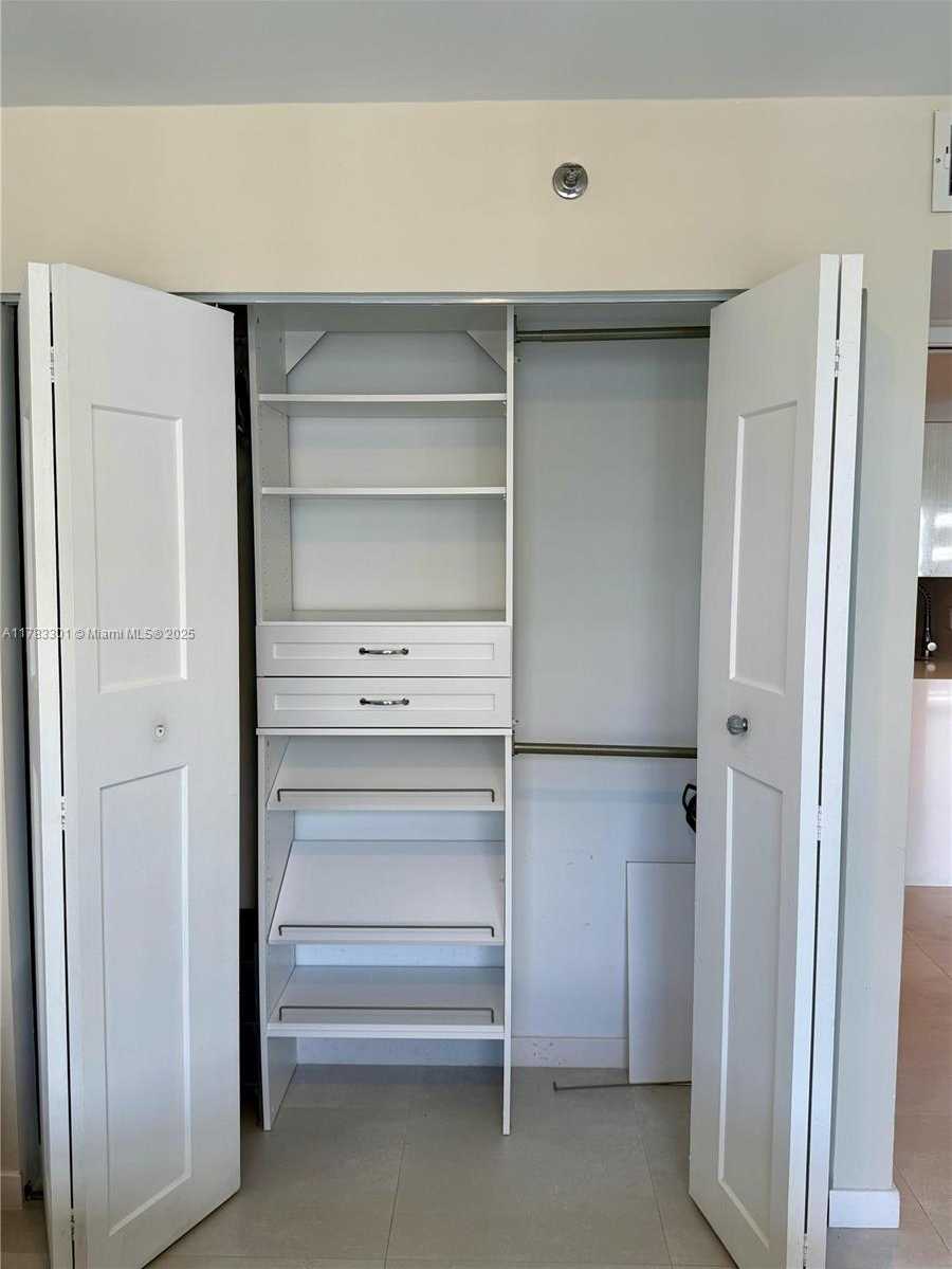 Small Image of 770 CLAUGHTON ISLAND DR #1805, Miami Number 11