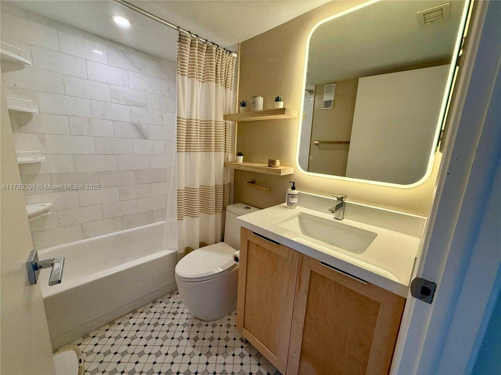 Small Image of 770 CLAUGHTON ISLAND DR #1805, Miami Number 12