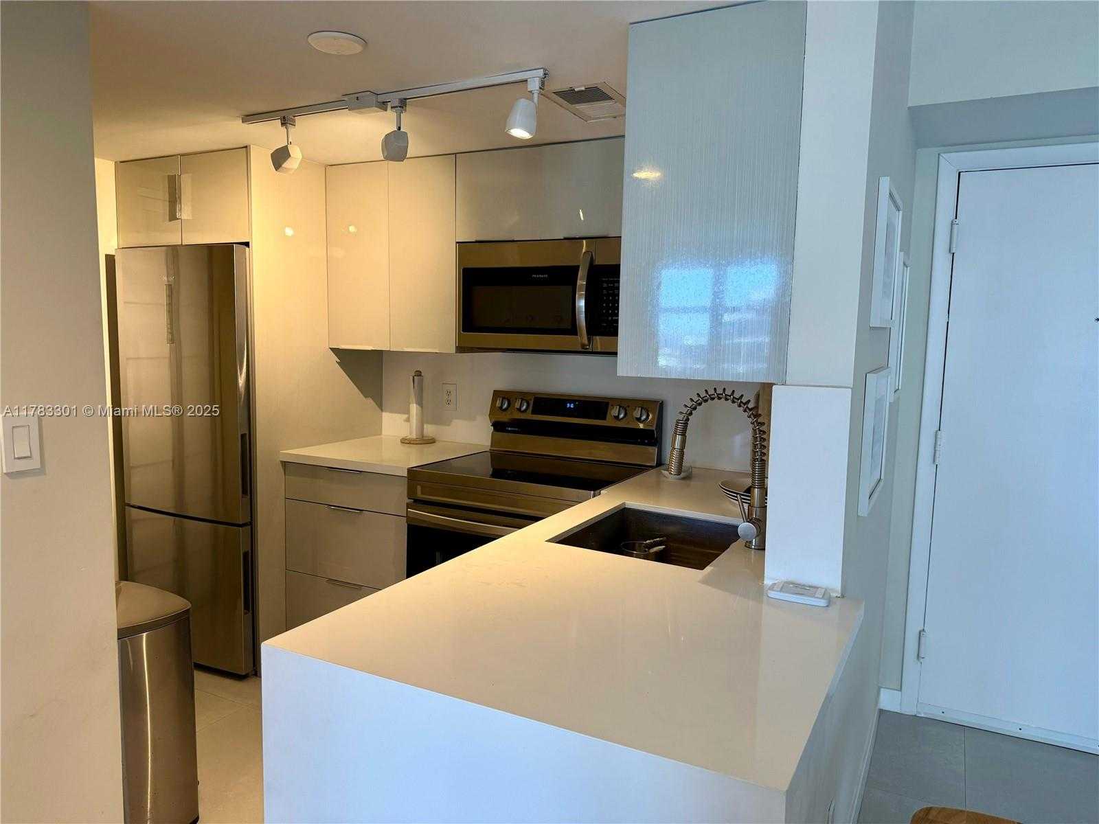 Small Image of 770 CLAUGHTON ISLAND DR #1805, Miami Number 6