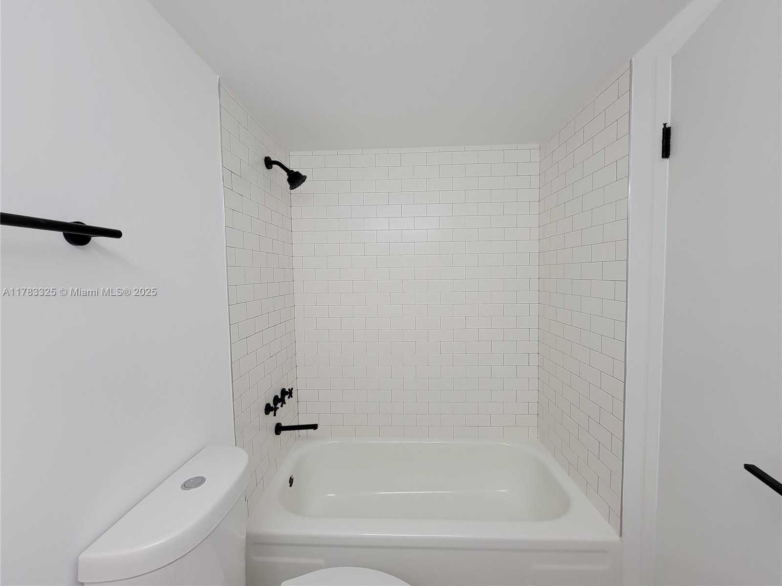 Small Image of 2655 COLLINS AVE #608, Miami Beach Number 17