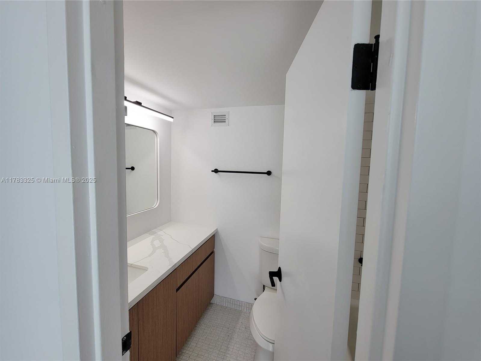 Small Image of 2655 COLLINS AVE #608, Miami Beach Number 18