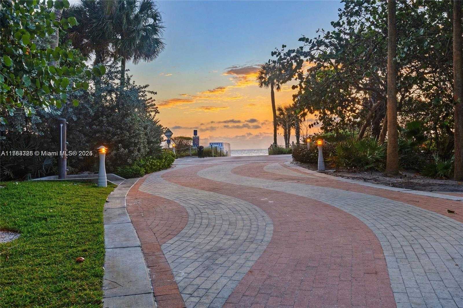 Small Image of 2655 COLLINS AVE #608, Miami Beach Number 22