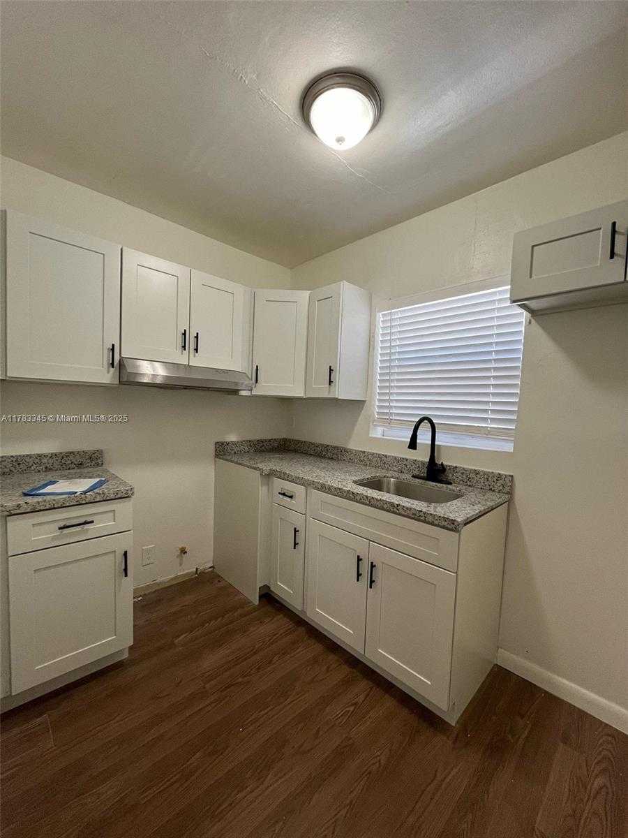 Small Image of 200 NORTH WEST 13TH ST #7, Miami Number 6