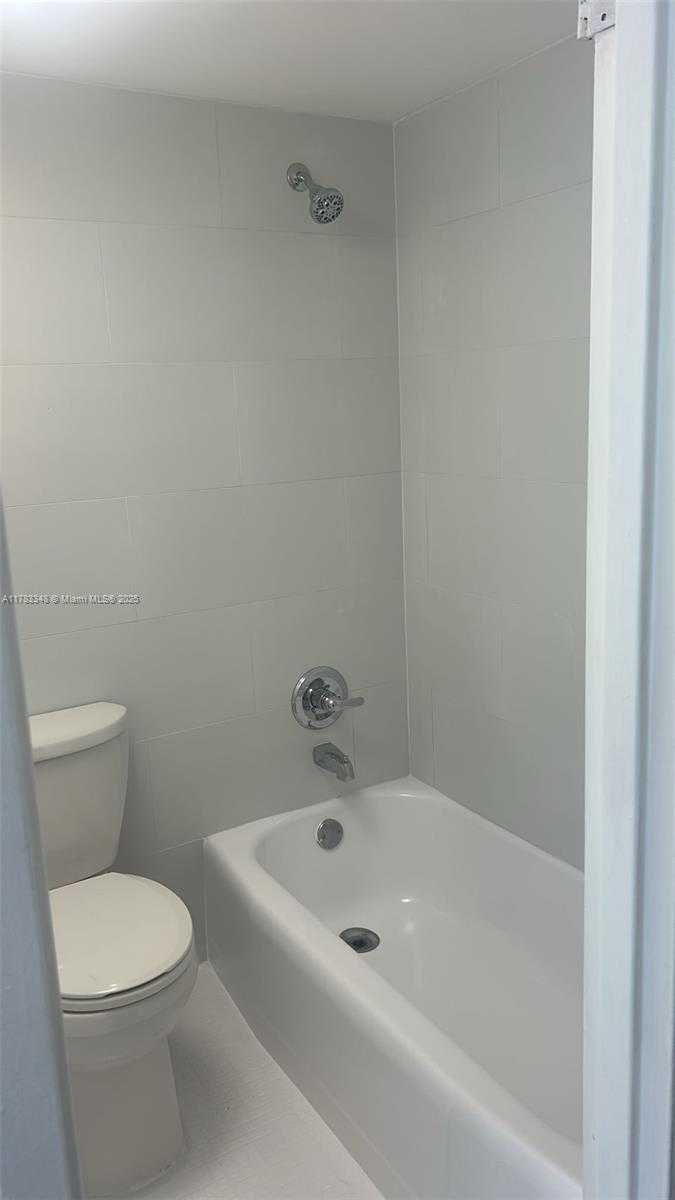 Small Image of 7545 EAST TREASURE DR #9G, North Bay Village Number 12