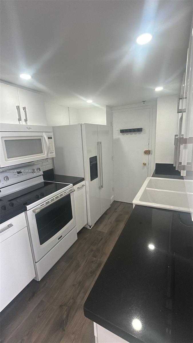 Small Image of 7545 EAST TREASURE DR #9G, North Bay Village Number 8