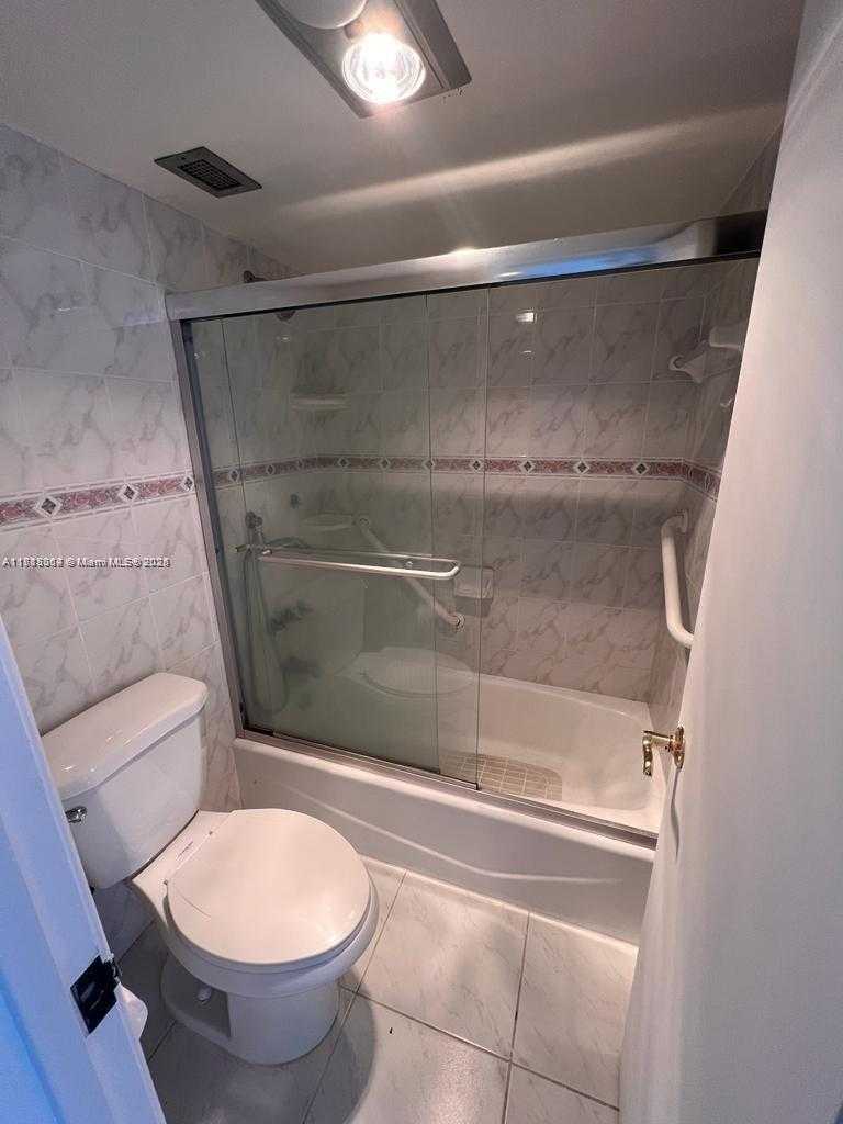 Small Image of 300 BAYVIEW DR #611, Sunny Isles Beach Number 10