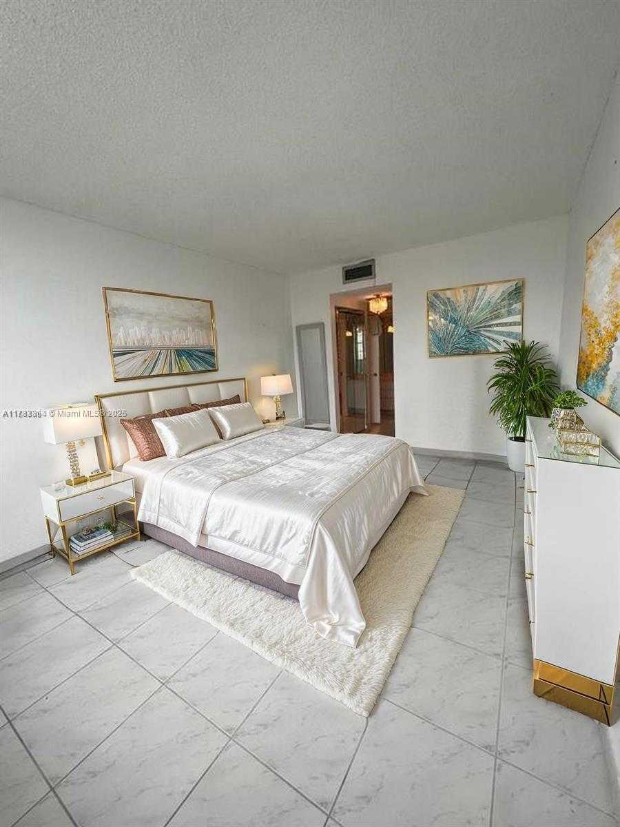 Small Image of 300 BAYVIEW DR #611, Sunny Isles Beach Number 6