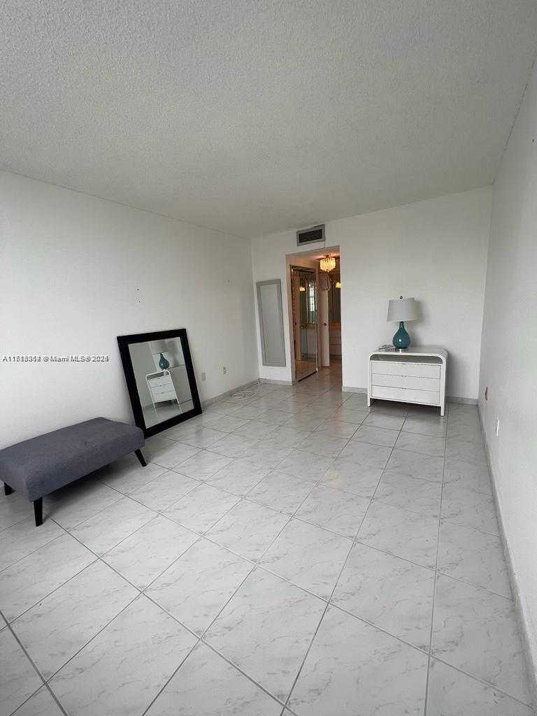 Small Image of 300 BAYVIEW DR #611, Sunny Isles Beach Number 7