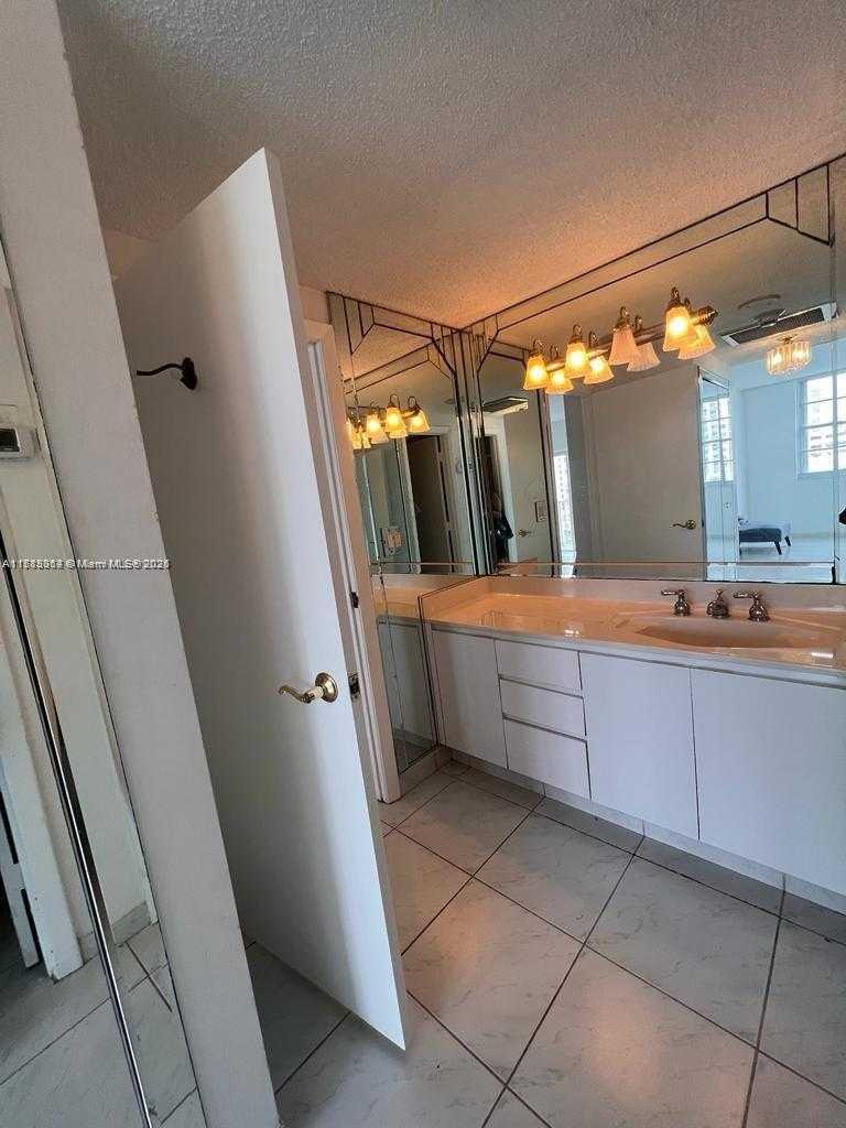 Small Image of 300 BAYVIEW DR #611, Sunny Isles Beach Number 8