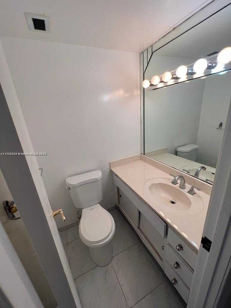Small Image of 300 BAYVIEW DR #611, Sunny Isles Beach Number 9