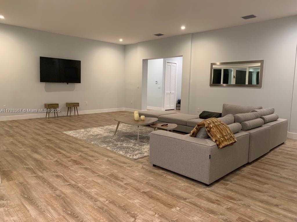 Small Image of 4405 SOUTH WEST 64TH CT, Miami Number 12