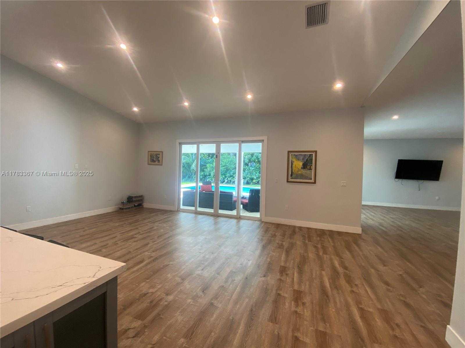 Small Image of 4405 SOUTH WEST 64TH CT, Miami Number 4