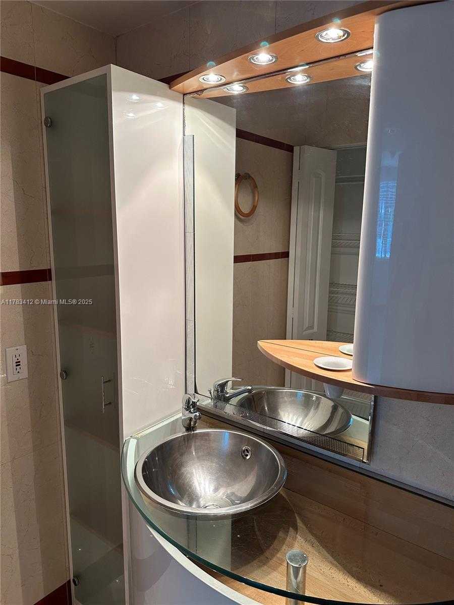 Small Image of 110 WASHINGTON AVE #1404, Miami Beach Number 17