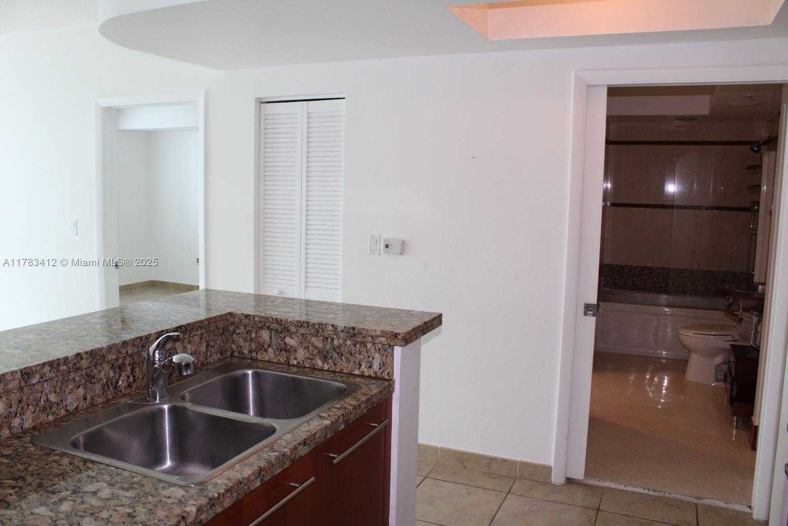 Small Image of 110 WASHINGTON AVE #1404, Miami Beach Number 8