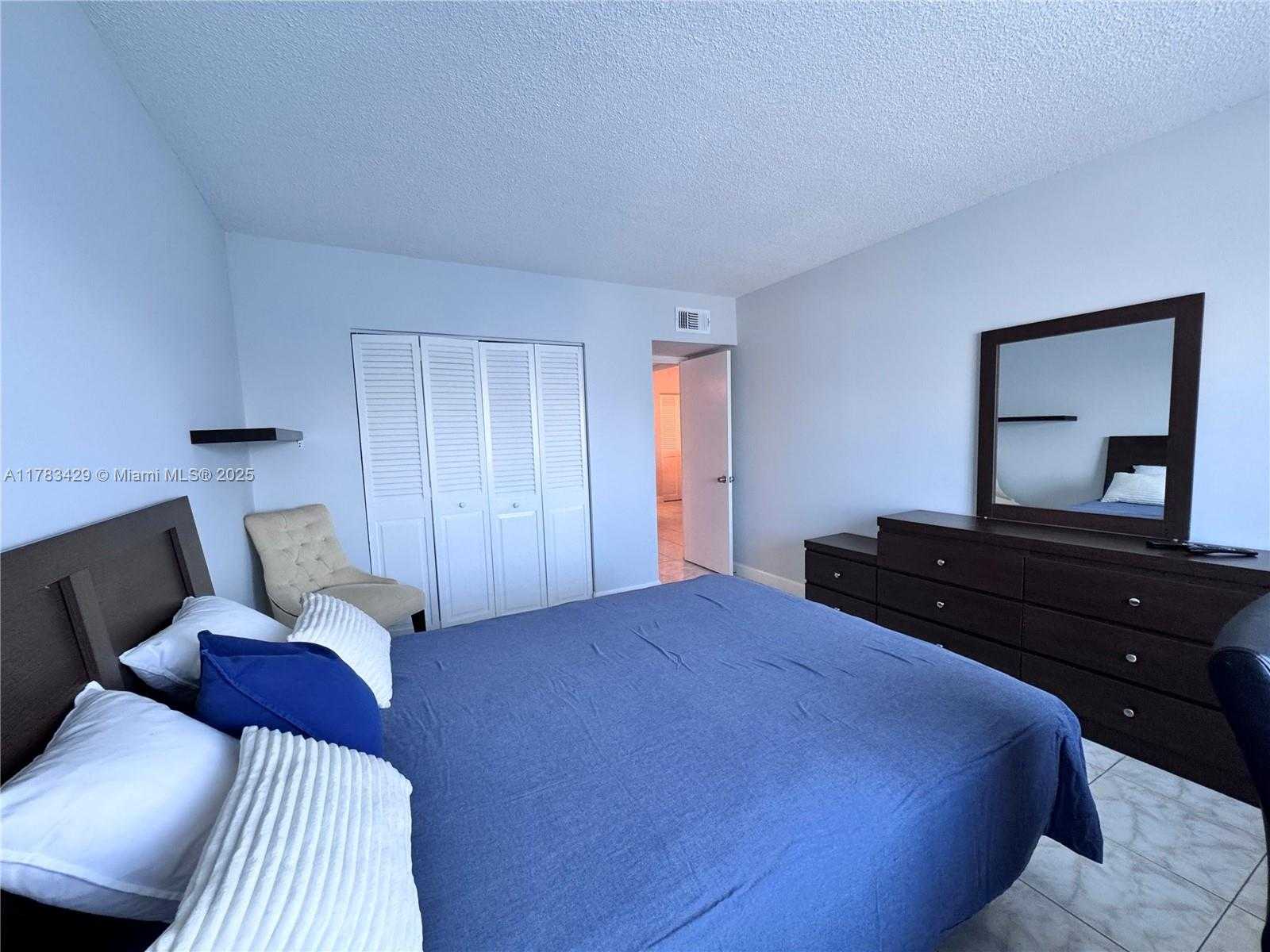 Small Image of 400 KINGS POINT DR #530, Sunny Isles Beach Number 10