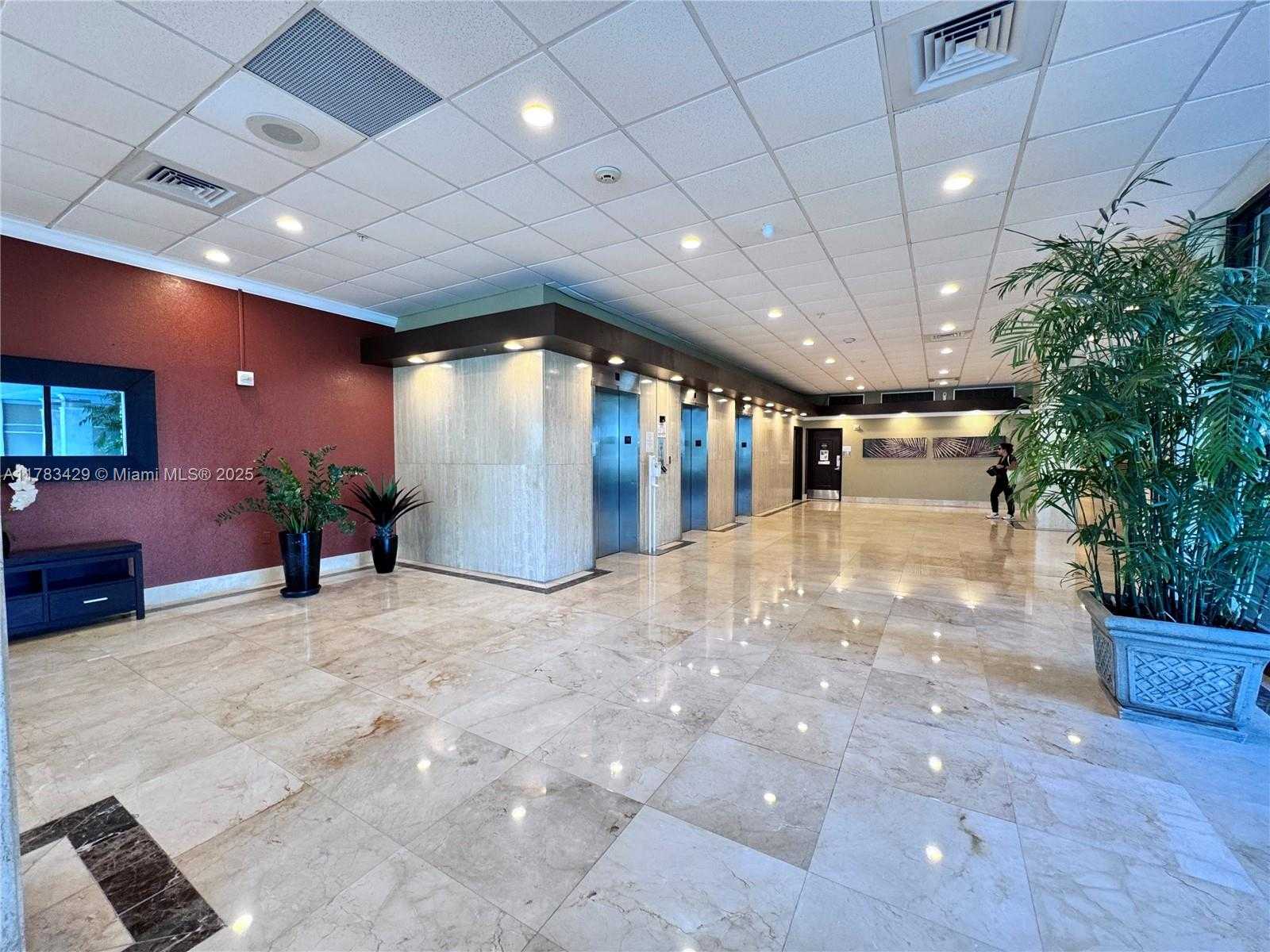 Small Image of 400 KINGS POINT DR #530, Sunny Isles Beach Number 18