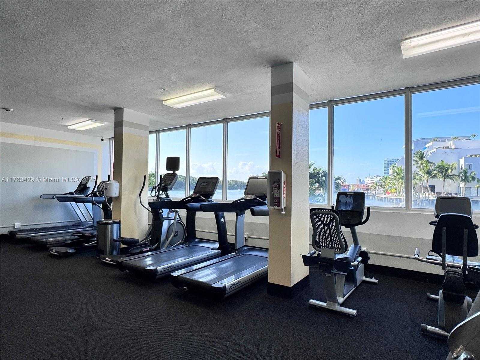 Small Image of 400 KINGS POINT DR #530, Sunny Isles Beach Number 21