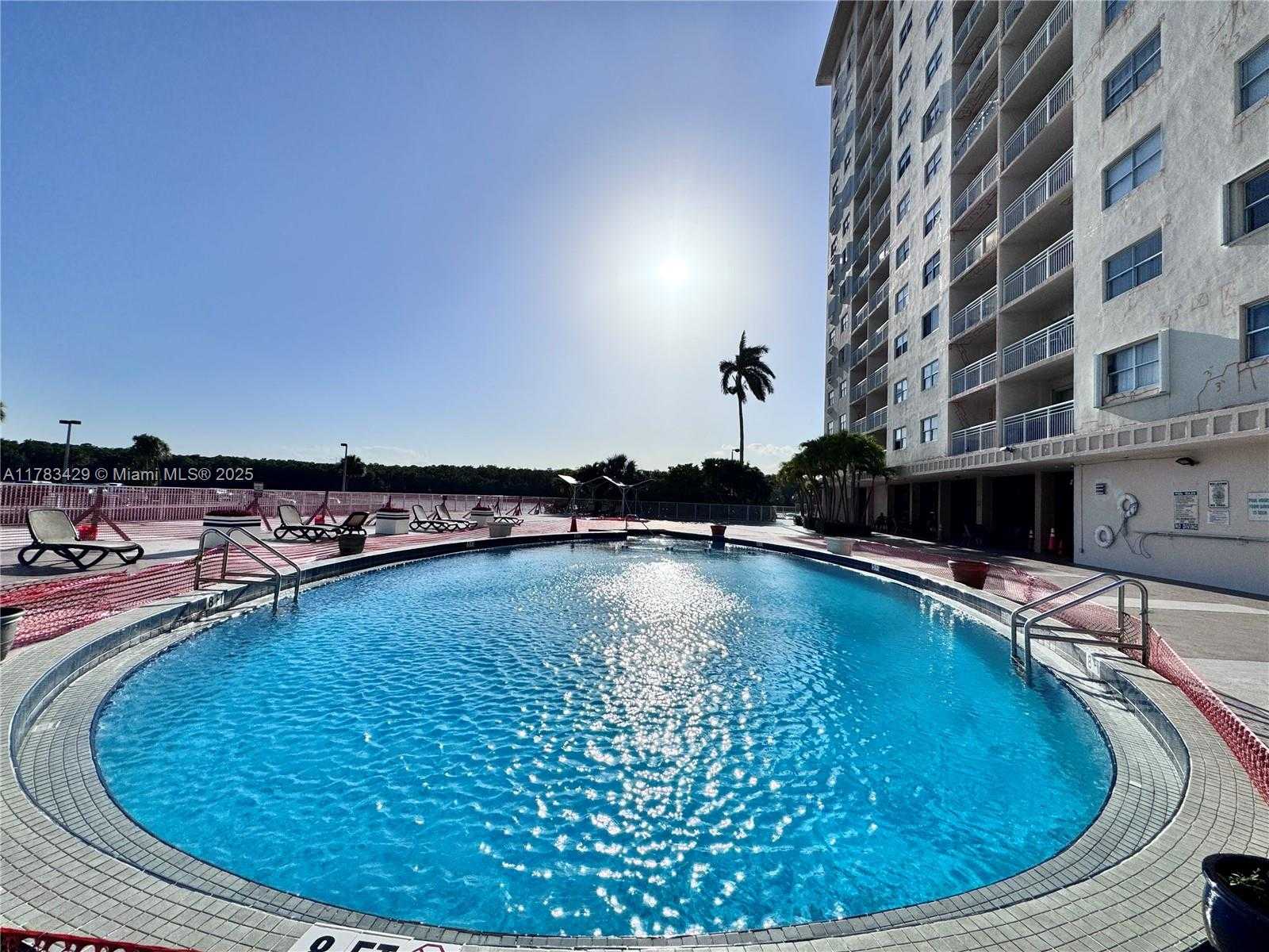 Small Image of 400 KINGS POINT DR #530, Sunny Isles Beach Number 27
