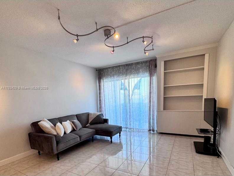 Small Image of 400 KINGS POINT DR #530, Sunny Isles Beach Number 3