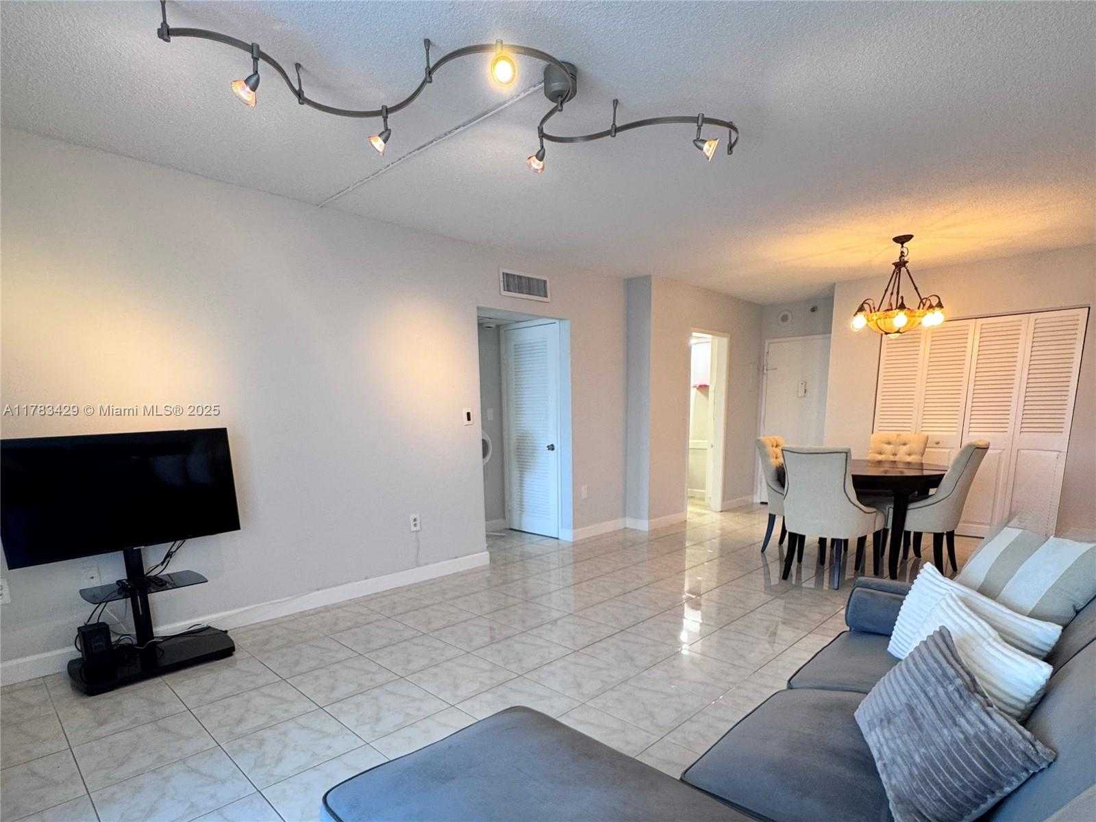 Small Image of 400 KINGS POINT DR #530, Sunny Isles Beach Number 4
