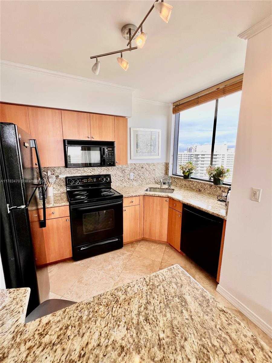 Small Image of 1330 WEST AVE #1513, Miami Beach Number 3