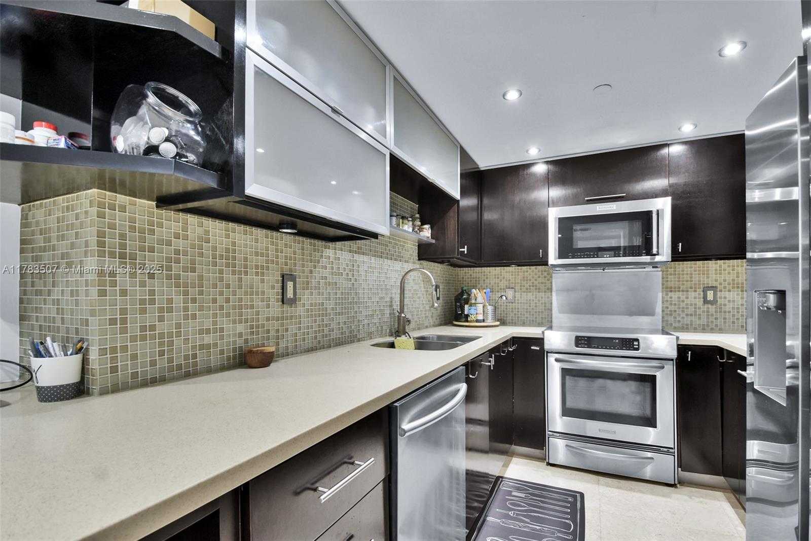 Small Image of 2401 COLLINS AVE #1711, Miami Beach Number 10