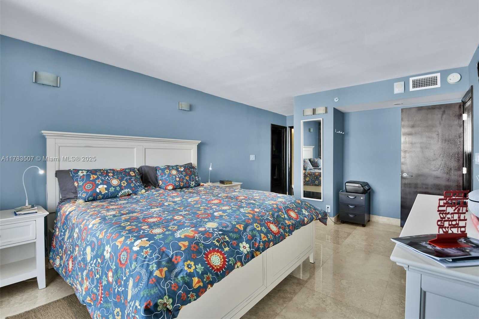 Small Image of 2401 COLLINS AVE #1711, Miami Beach Number 13