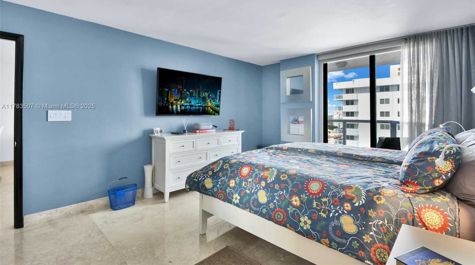 Small Image of 2401 COLLINS AVE #1711, Miami Beach Number 15