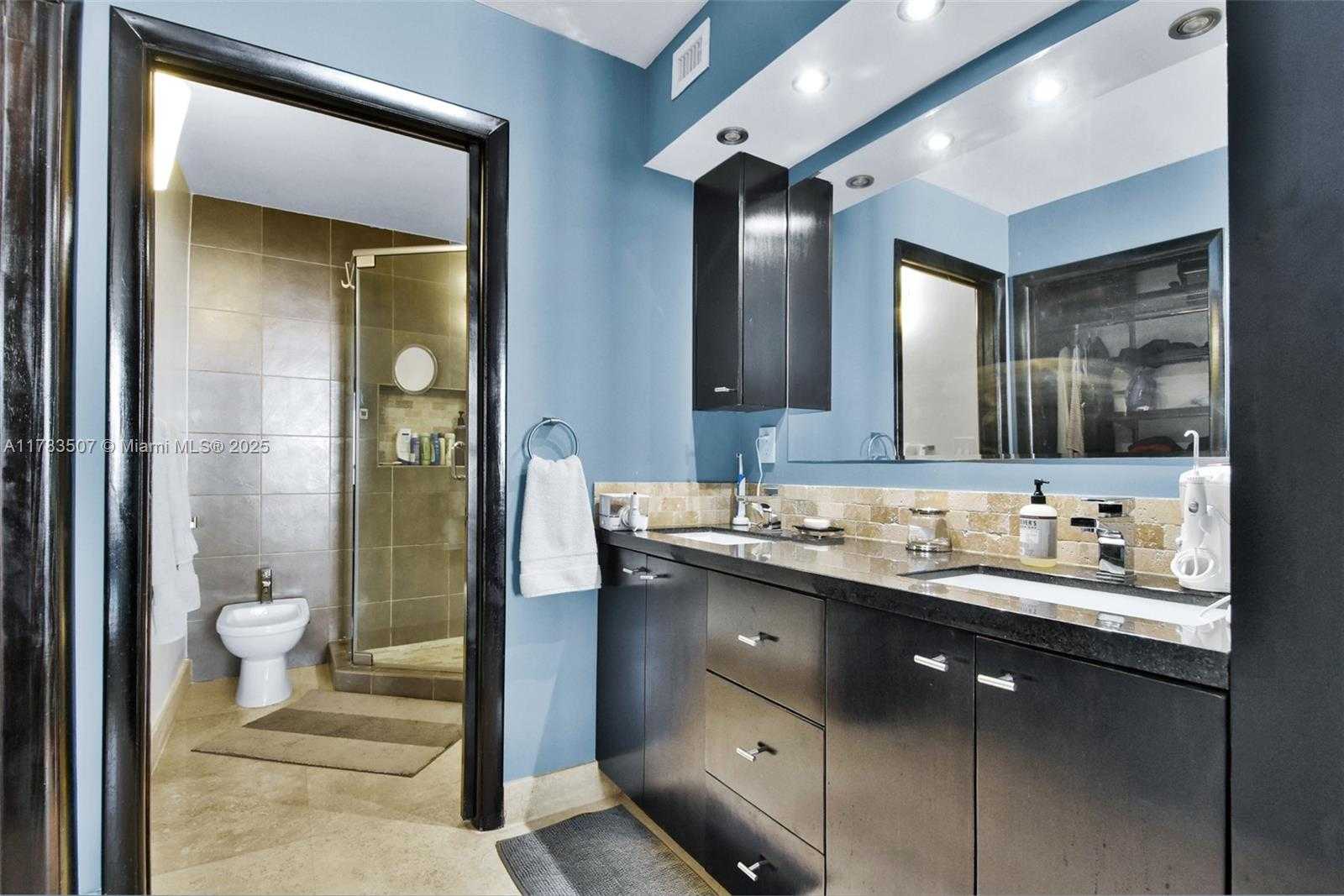 Small Image of 2401 COLLINS AVE #1711, Miami Beach Number 16