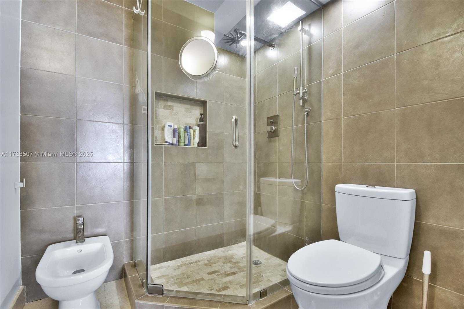 Small Image of 2401 COLLINS AVE #1711, Miami Beach Number 17