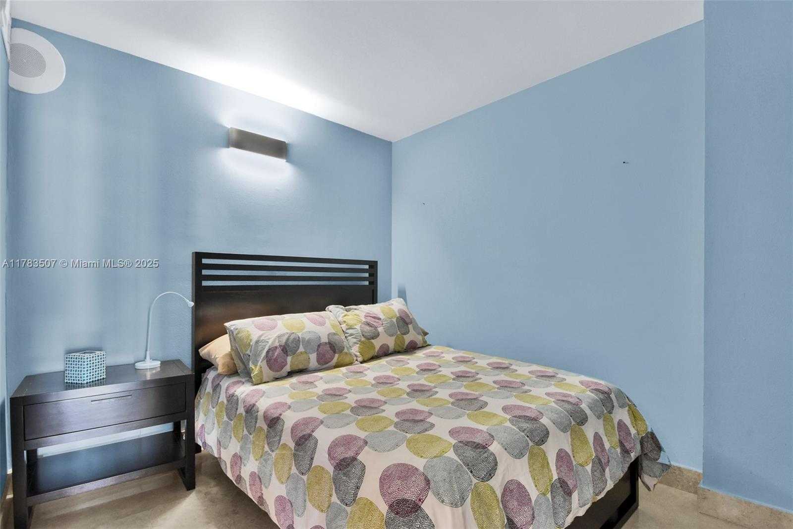 Small Image of 2401 COLLINS AVE #1711, Miami Beach Number 18