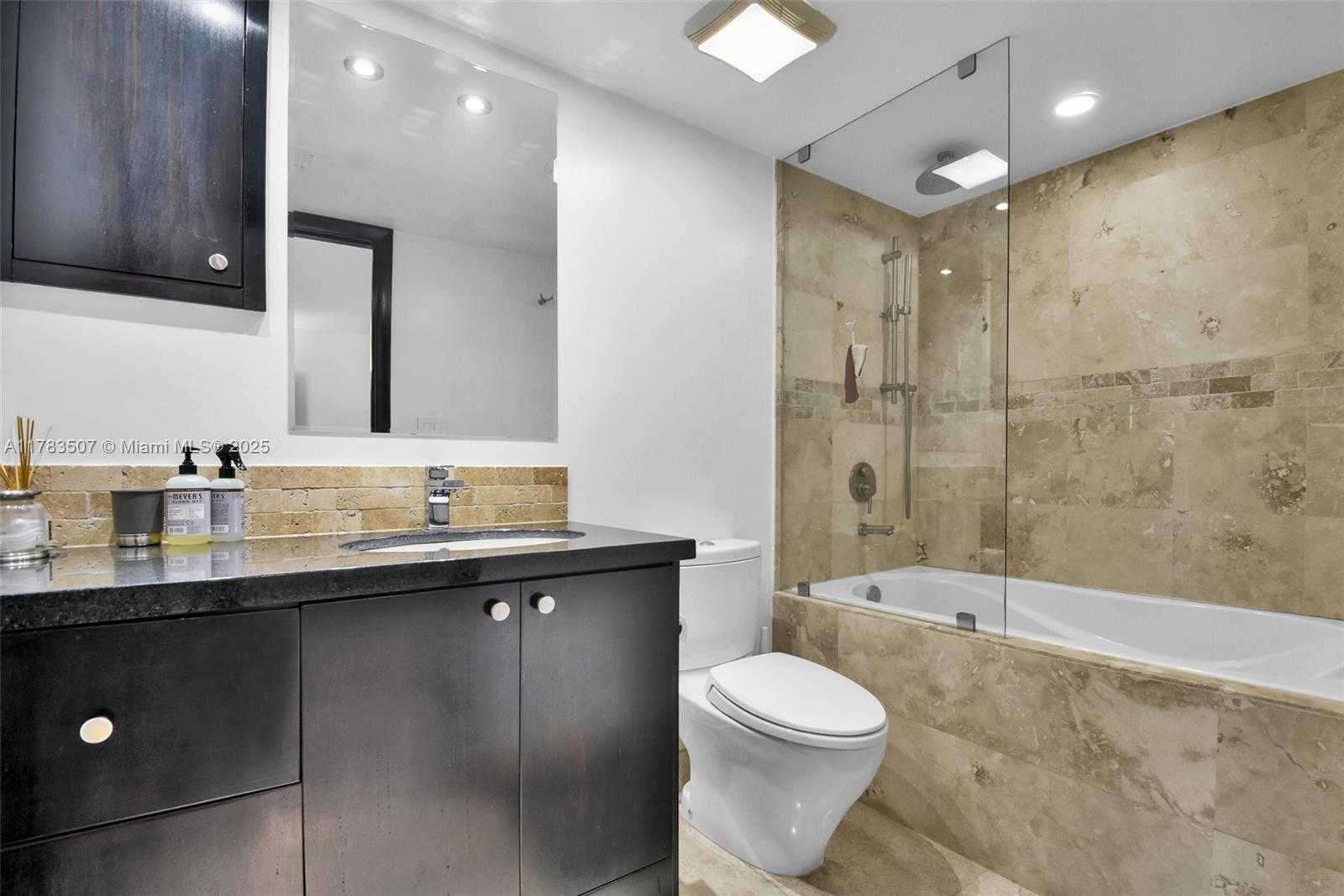 Small Image of 2401 COLLINS AVE #1711, Miami Beach Number 19