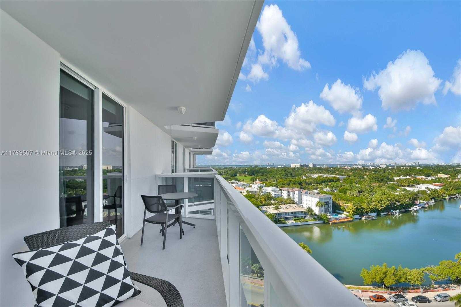 Small Image of 2401 COLLINS AVE #1711, Miami Beach Number 4