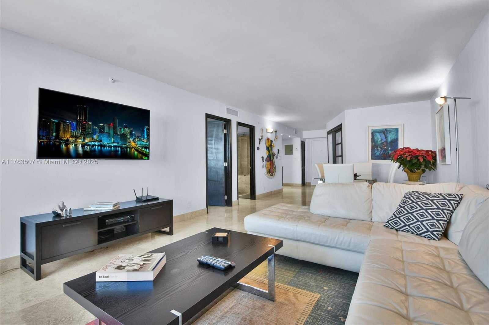 Small Image of 2401 COLLINS AVE #1711, Miami Beach Number 6