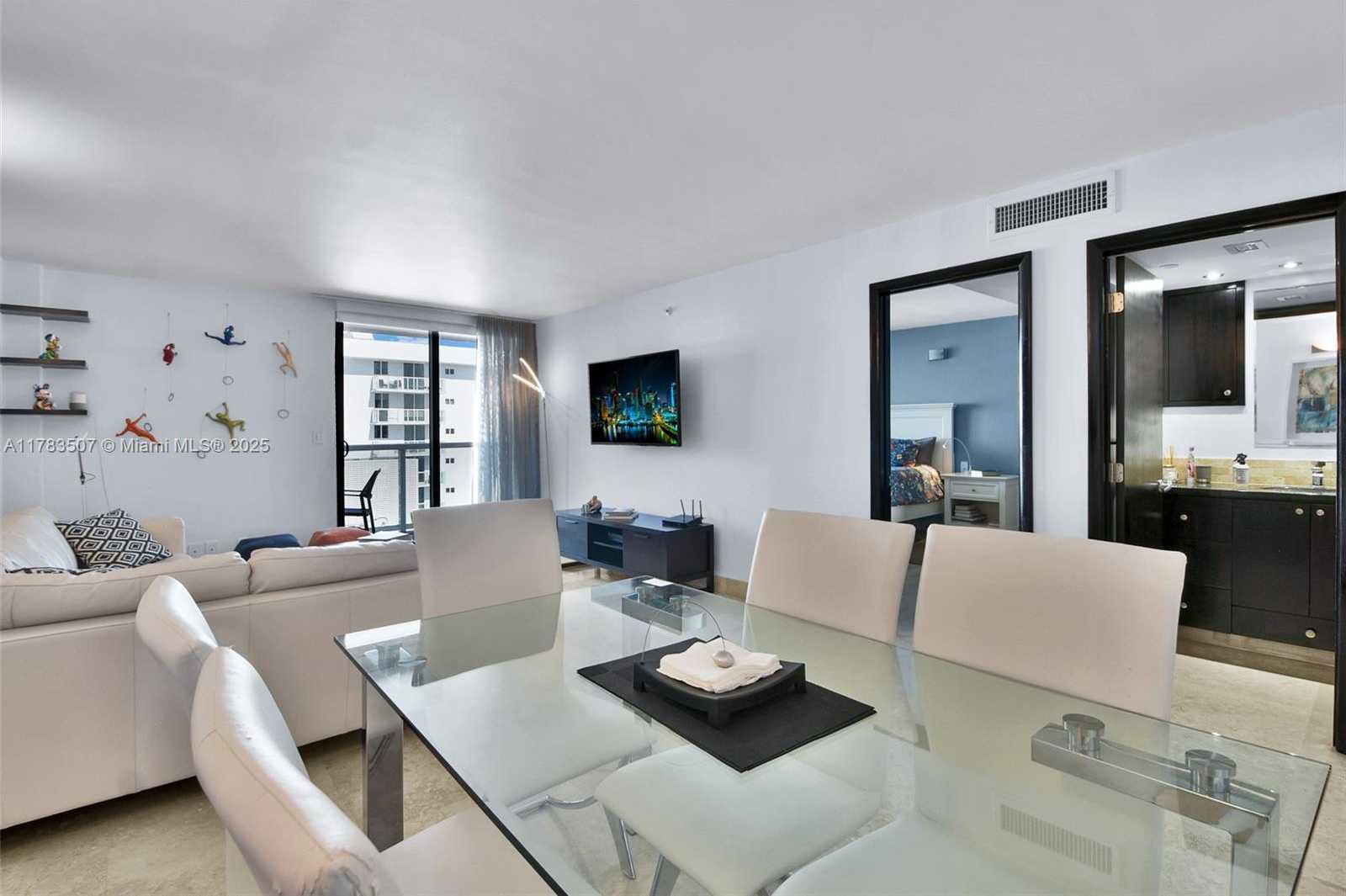 Small Image of 2401 COLLINS AVE #1711, Miami Beach Number 7