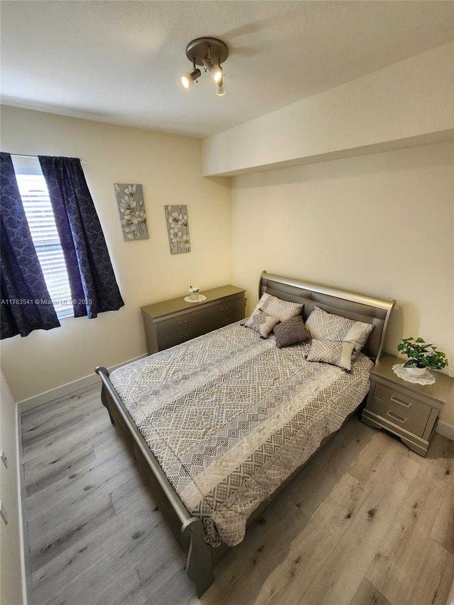 Small Image of 10407 NORTH WEST 82ND ST #12, Doral Number 16