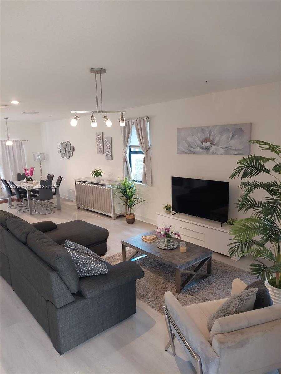Small Image of 10407 NORTH WEST 82ND ST #12, Doral Number 4