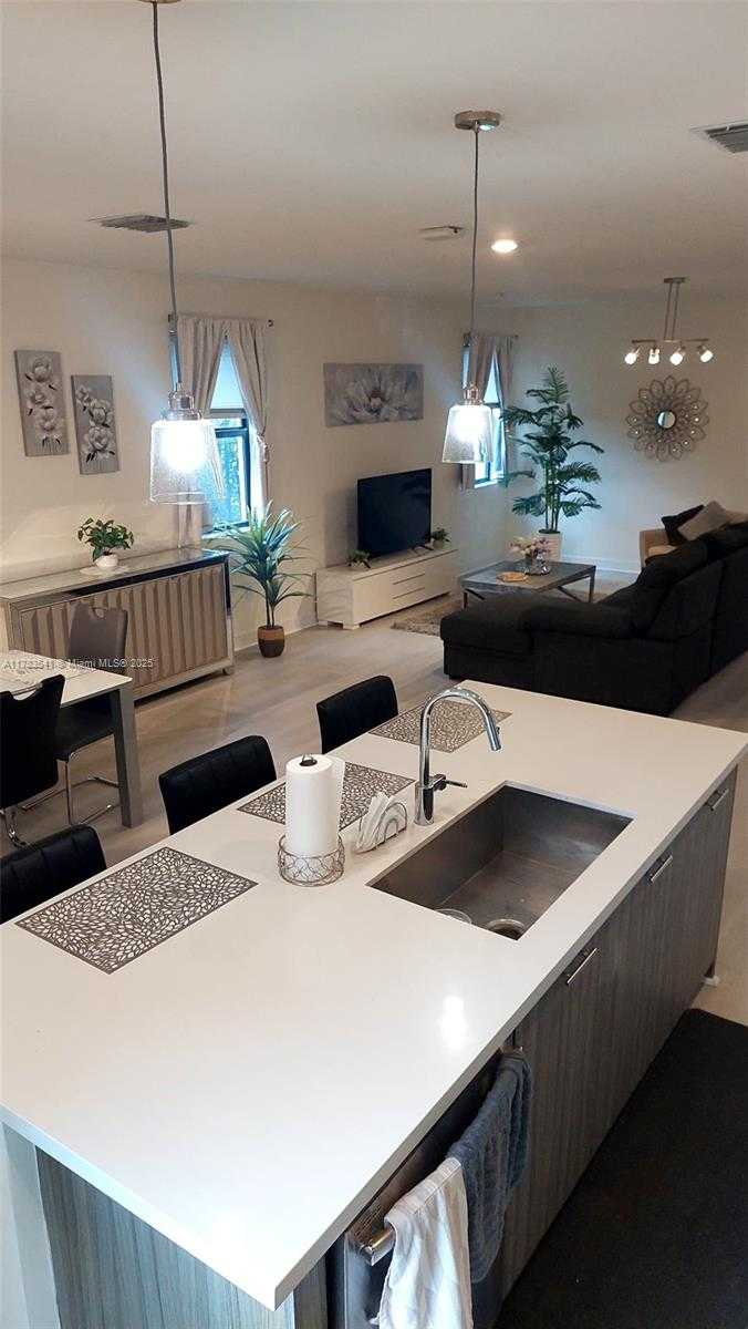 Small Image of 10407 NORTH WEST 82ND ST #12, Doral Number 5