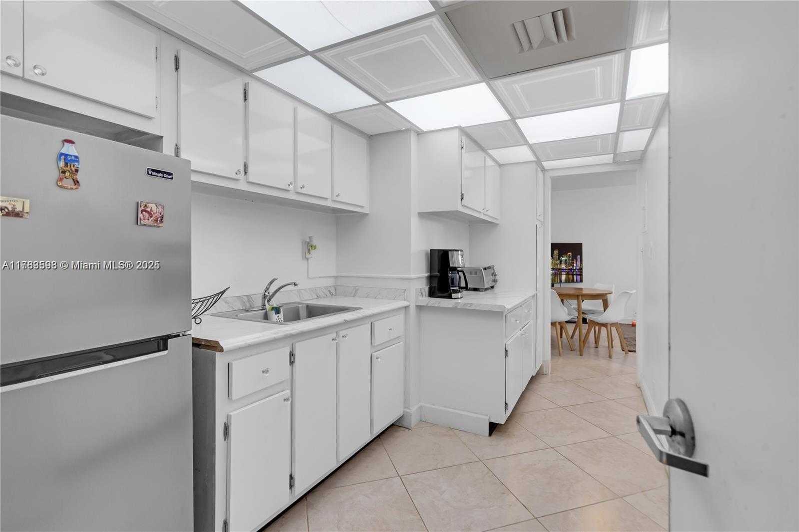 Small Image of 1000 WEST AVE #1121, Miami Beach Number 10