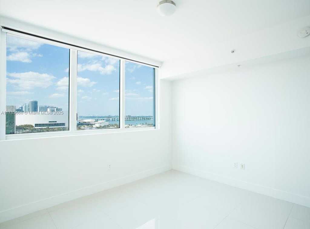 Small Image of 244 BISCAYNE BLVD #1202, Miami Number 12