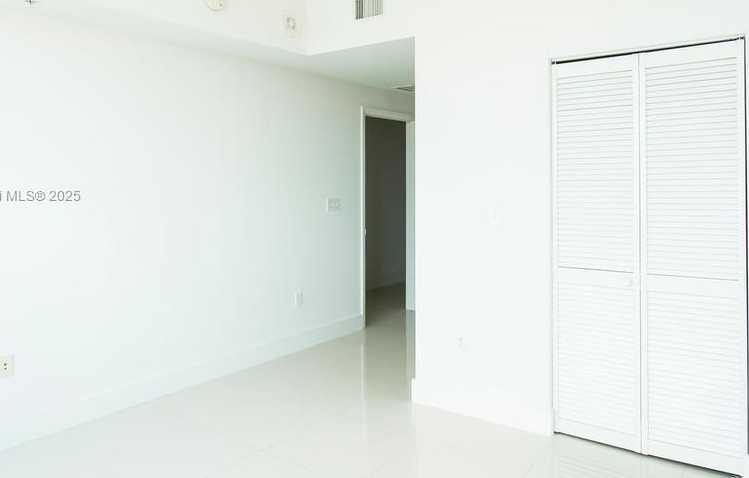 Small Image of 244 BISCAYNE BLVD #1202, Miami Number 18