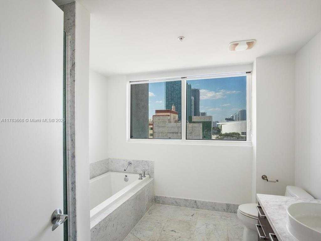 Small Image of 244 BISCAYNE BLVD #1202, Miami Number 19