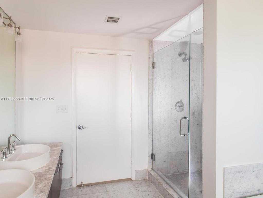 Small Image of 244 BISCAYNE BLVD #1202, Miami Number 20