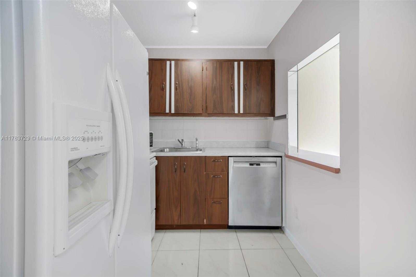 Small Image of 210 172ND ST #438, Sunny Isles Beach Number 2