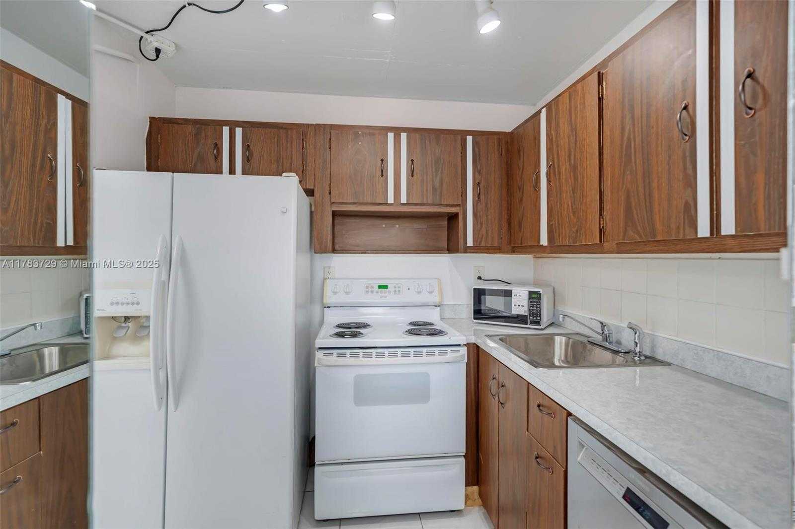 Small Image of 210 172ND ST #438, Sunny Isles Beach Number 4